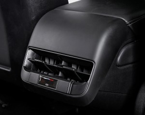 USB DUST COVER FOR TESLA MODEL 3 (10)
