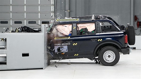Ford Bronco completes IIHS collision