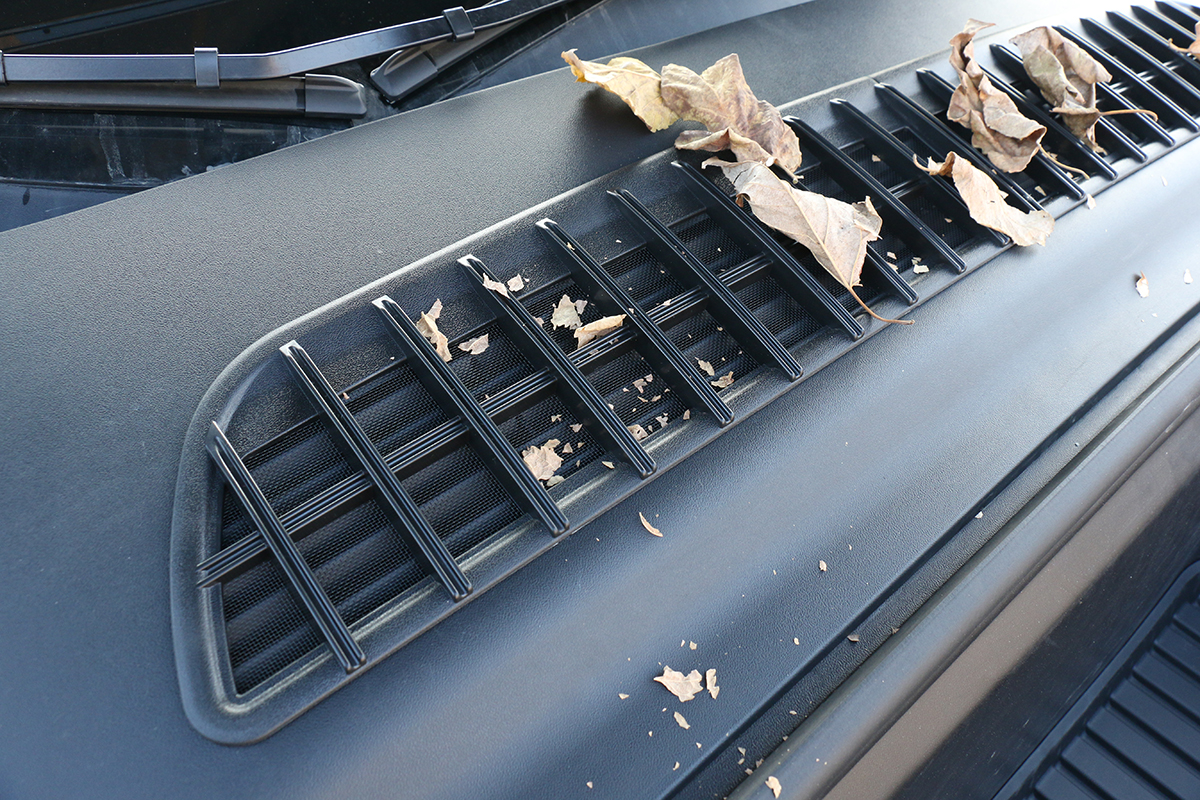Why is the radiator grille not installed in the car factory? Is it necessary to install