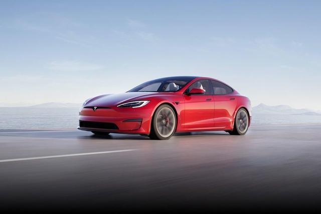 Tesla released a major facelift, Model S Plaid, which is as different as ever