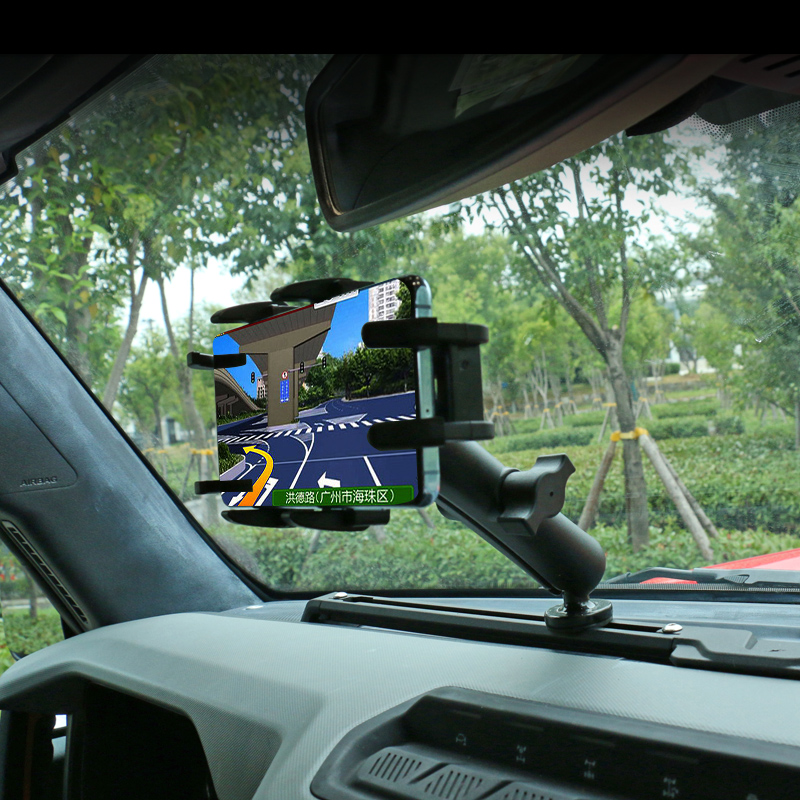 It is very important to choose the right mobile phone holder for your driving safety