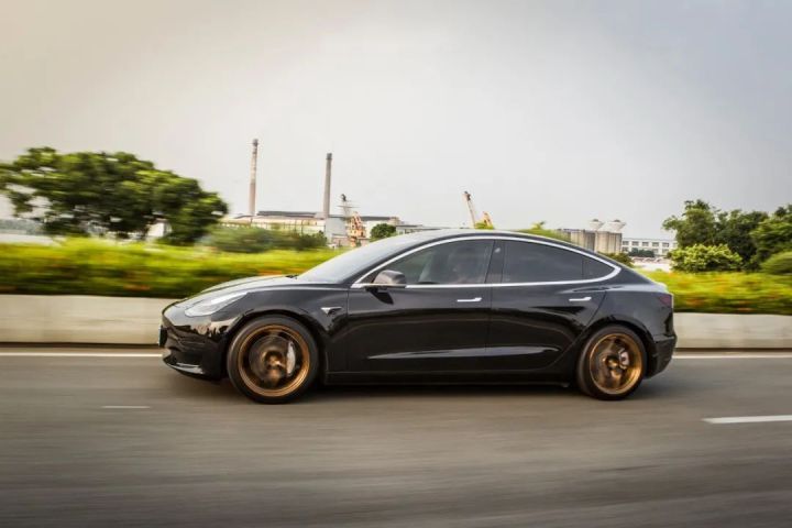 Tesla model3 changed to upgrade wheels