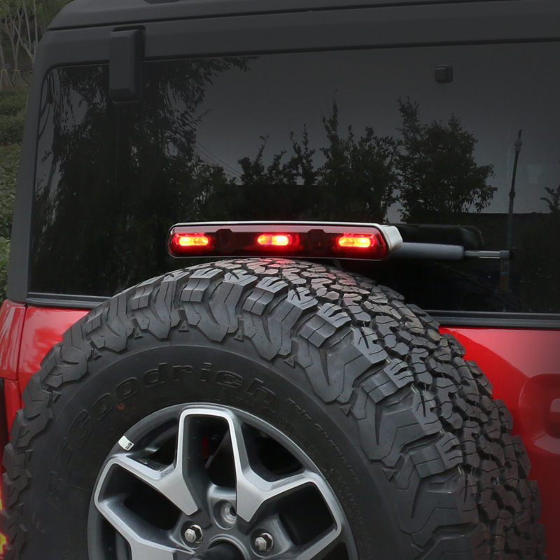 Applicable Ford Bronco off-road modification adds an extra cool factor